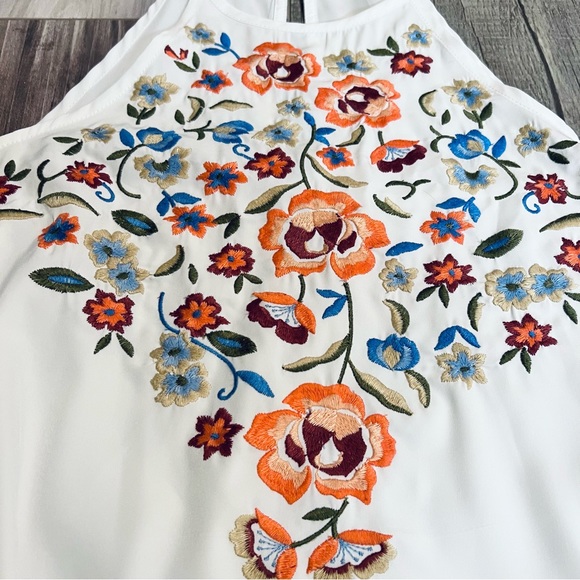 Abercrombie & Fitch Womens Embroidered Blouse  Floral Cold Shoulder Medium NWOT - Picture 5 of 9